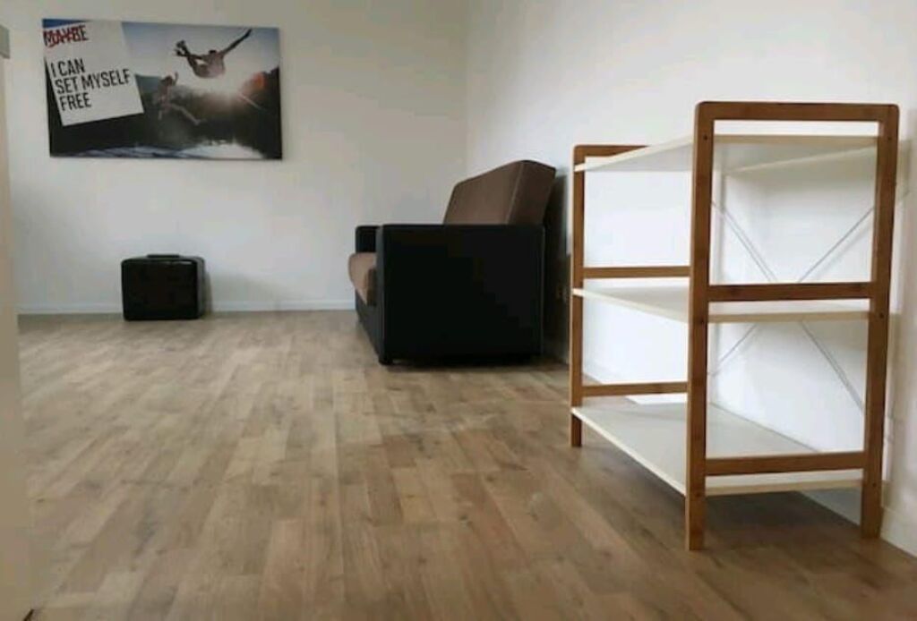 For rent 1+1 Rrugaica Sales
