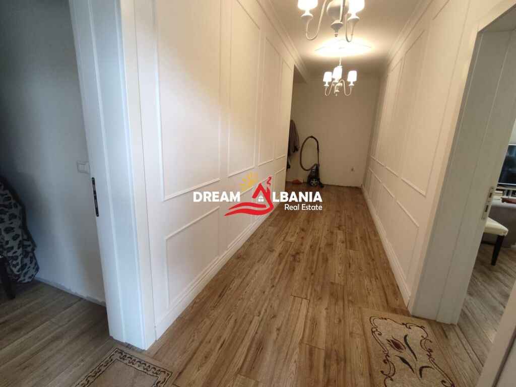 Quattro ville in vendita nella zona di Ali Demi vicino a Via Myslym Lela (ID 4151222)