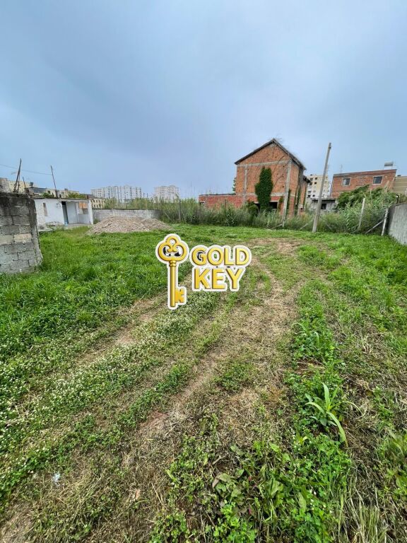 🏡 TERRENO+EDIFICIO IN AFFITTO – SHKOZET