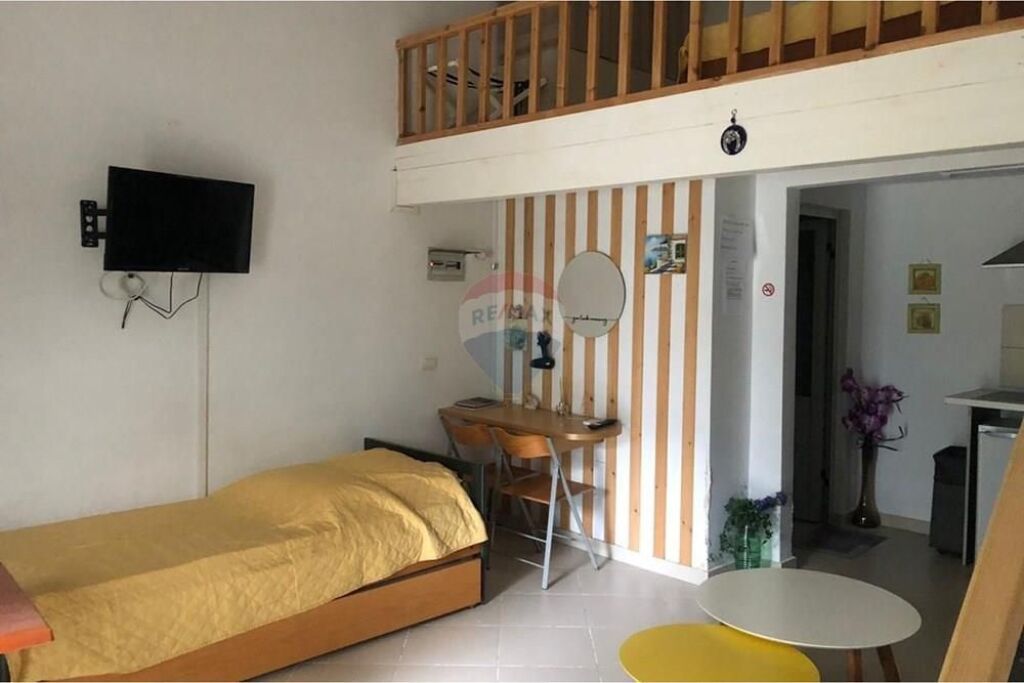 DUPLEKS NË SHITJE – LUNGOMARE, VLORË 🏡✨