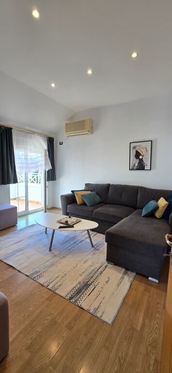 APARTAMENT 1+1, PRANE QENDRES