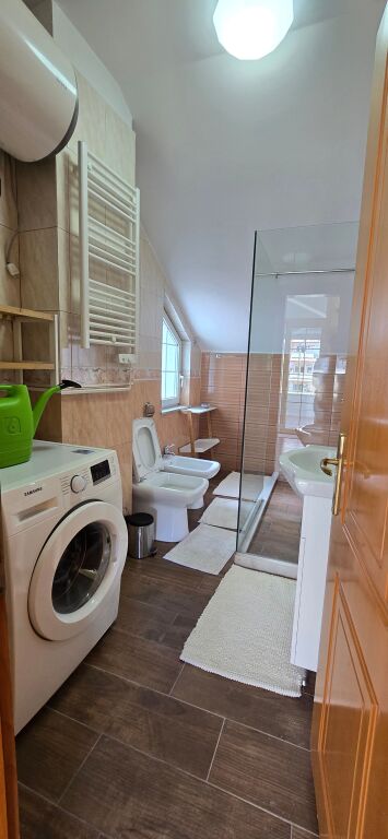 APARTAMENT 1+1, PRANE QENDRES