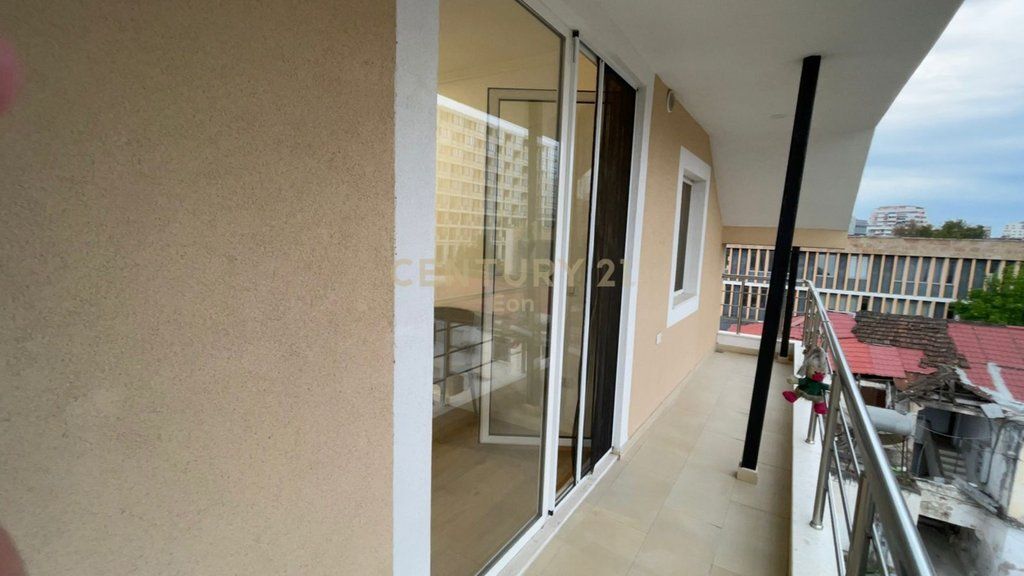 Duplex Për Shitje në Pallati i Sporteve, Qendra e Durrësit !!