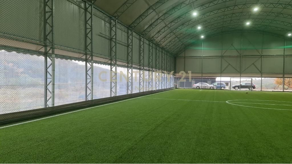Complesso sportivo (campo da calcio) in vendita a Linz