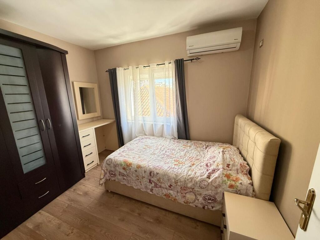 SHITET APARTAMENT 2+1+2 TUALETE PRANE QENDRRES TEK MUZEUMI DURRES