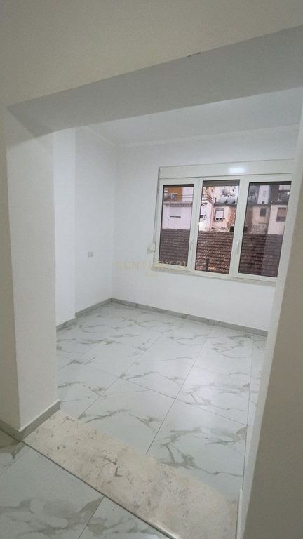 Duplex Për Shitje në Pallati i Sporteve, Qendra e Durrësit !!