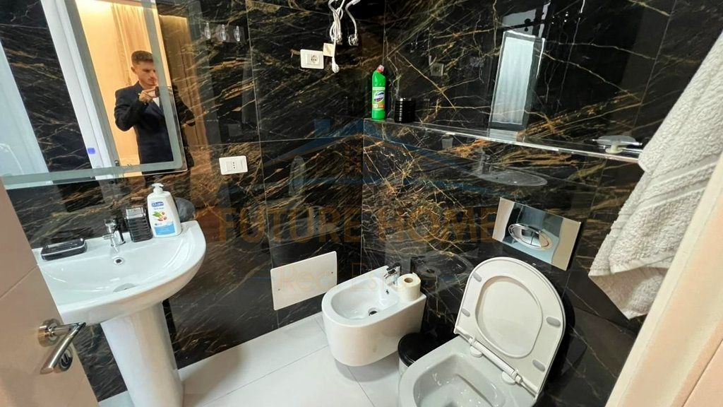 Qera, Apartament 2+1+2, Rruga 5 Maji, Tirane