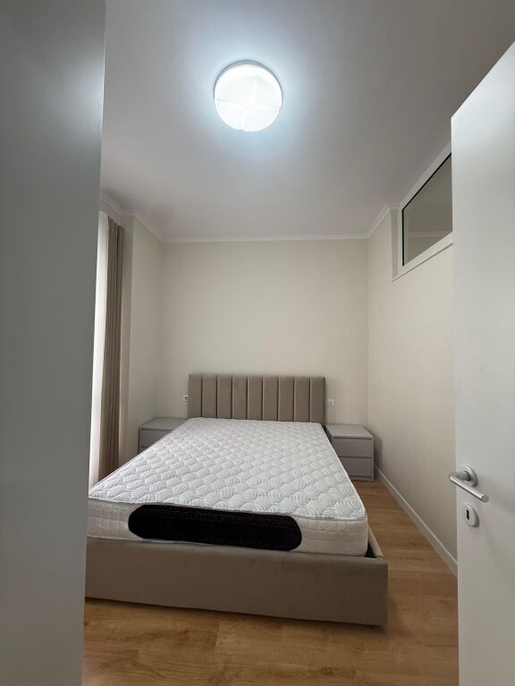 🏠AFFITTASI Appartamento 2+1 📍Via 5 Maji -Arredamento moderno 🏷️ Prezzo: 65.000 Leke/Mese