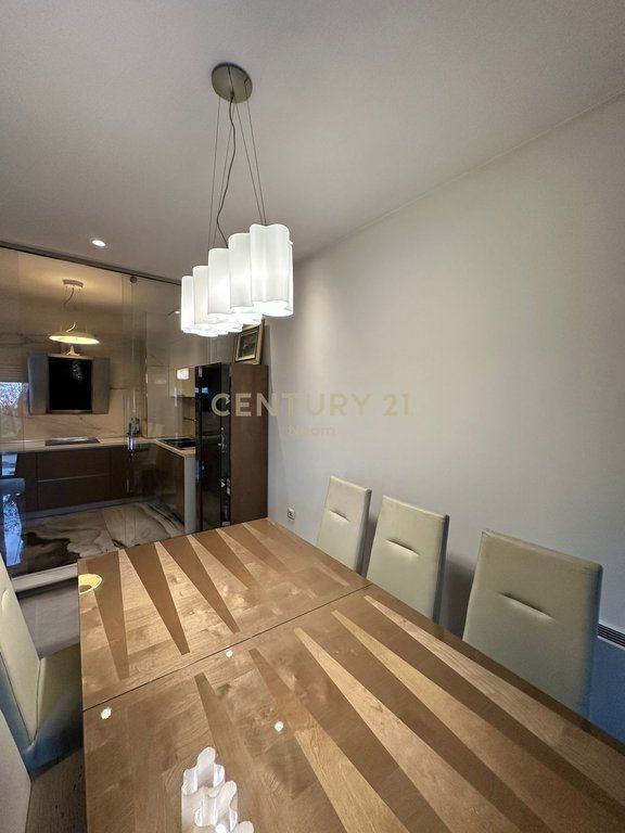 Jepet me qira apartament luksoz 1+1 tek Ring Center – Tiranë