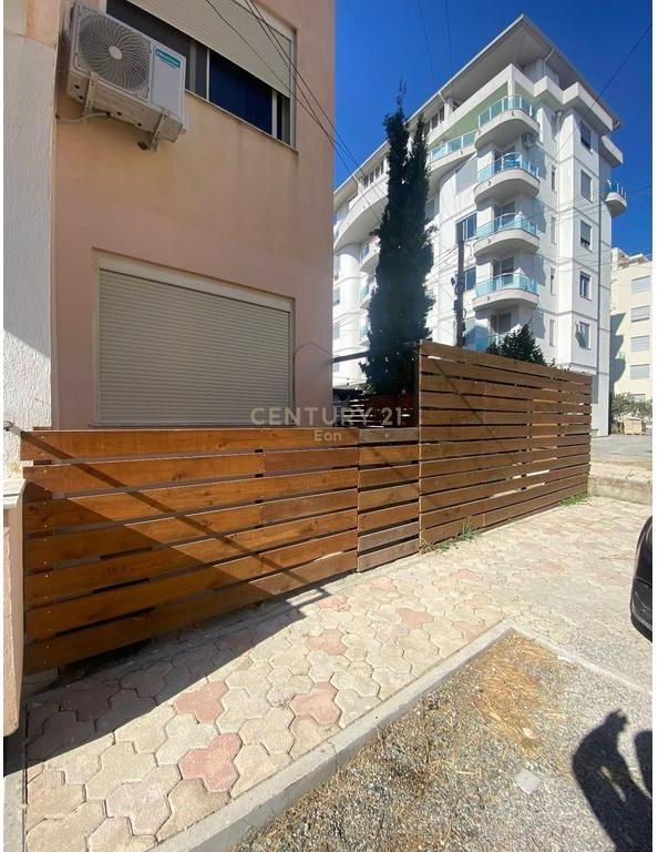 Vendesi in vendita Appartamento 1+1+ Cortile 60 M² a Golem !