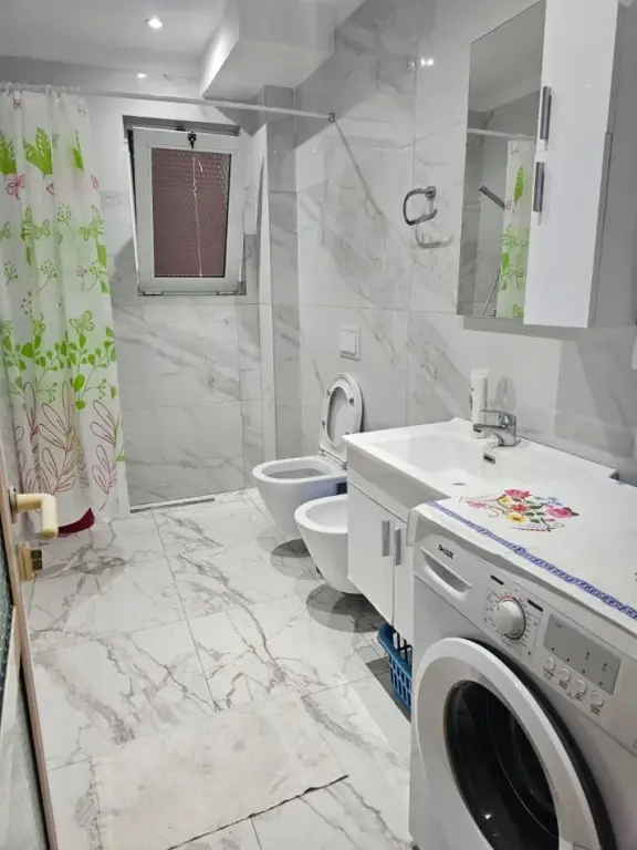 Qera | Apartament 3 + 1 | Bulevardi Zogu i Parë | 600 €/muaj