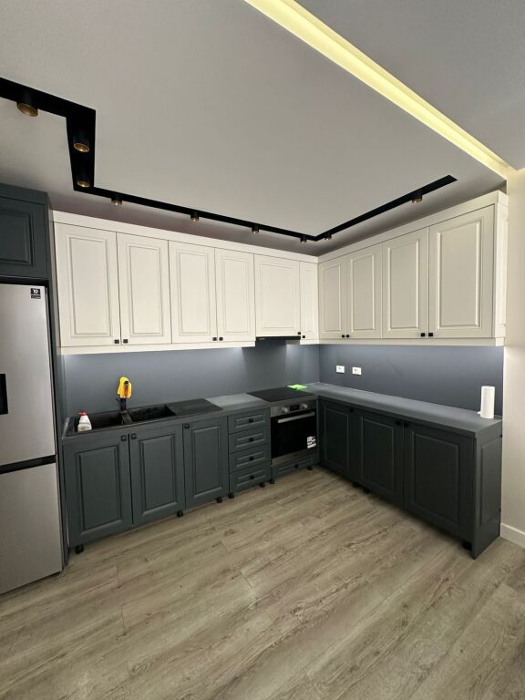 *ULET CMIMI* APARTAMENT 3+1 PER SHITJE NE ASTIR