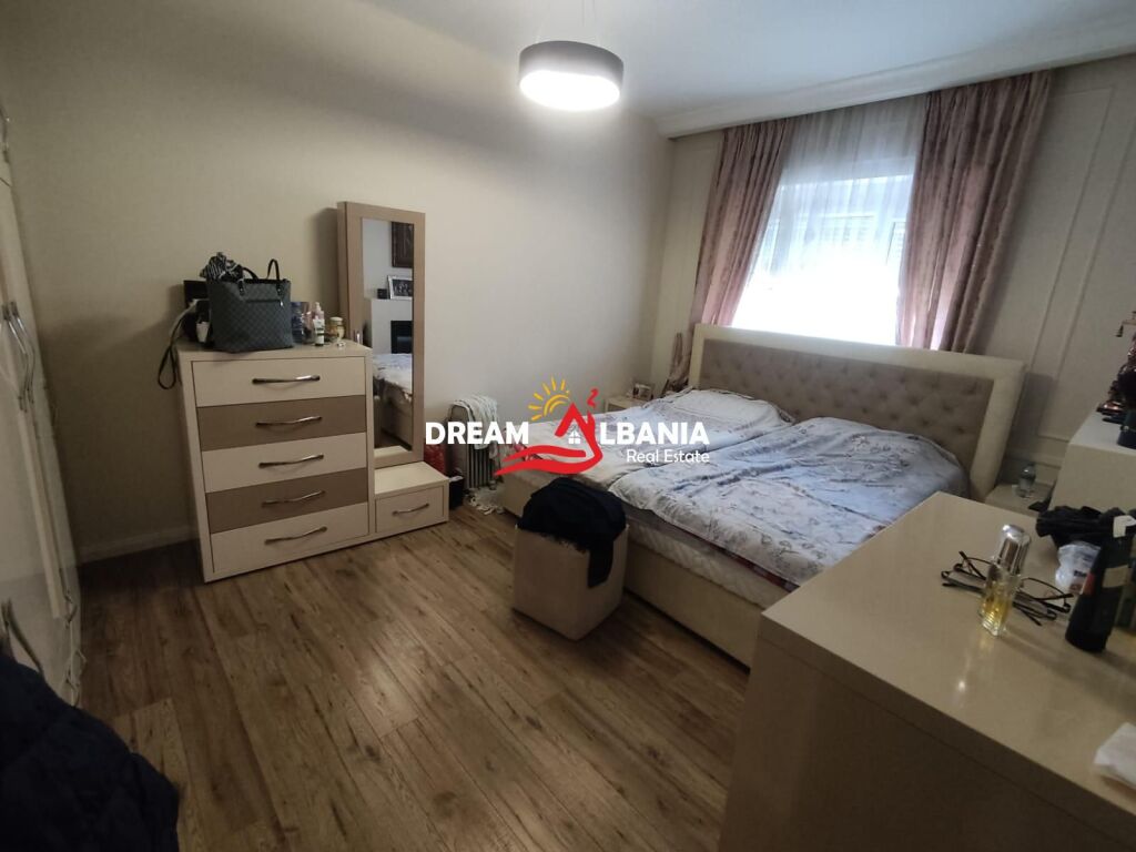 Quattro ville in vendita nella zona di Ali Demi vicino a Via Myslym Lela (ID 4151222)
