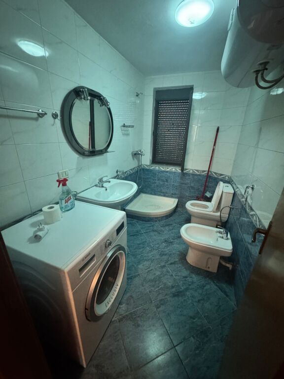🏡 Jepet me qera apartament 2+1 në Myslym Shyr, pranë ish-Ekspozitës.