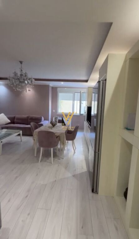 IN VENDITA APPARTAMENTO 3+1+2+BLK A KOMUNA E PARISIT 360.000 EURO