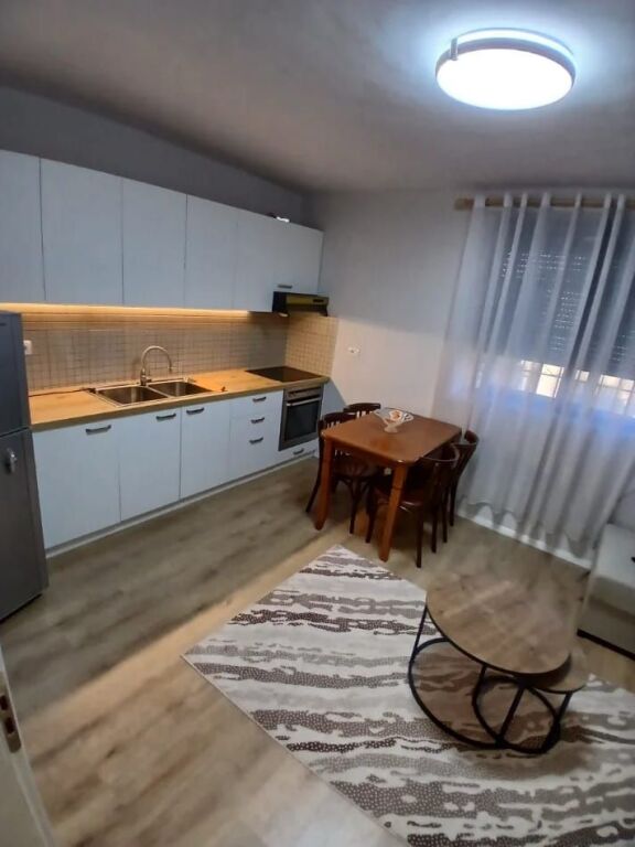 Apartament me qera 1+1 📍Allias, prane shkolles Bajram Curri