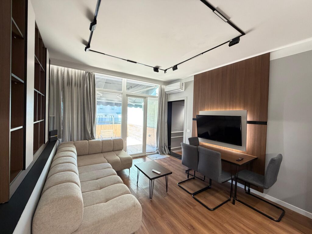 Qera apartament 2+1 , Perball kompleksi delijorgji rruga e kavajes