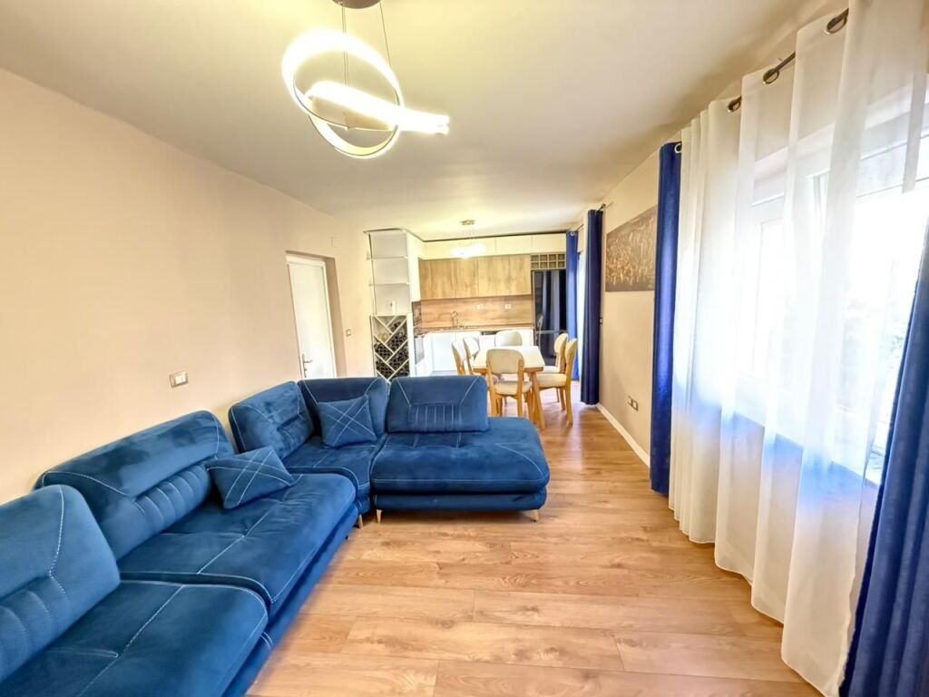 SHITET APARTAMENT 2+1+2 TUALETE PRANE QENDRRES TEK MUZEUMI DURRES