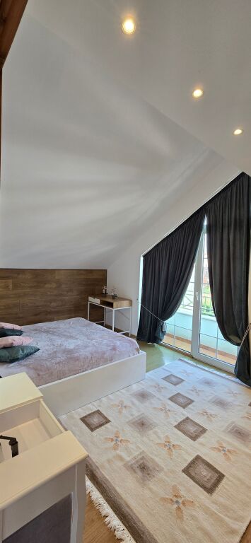 APARTAMENT 1+1, PRANE QENDRES