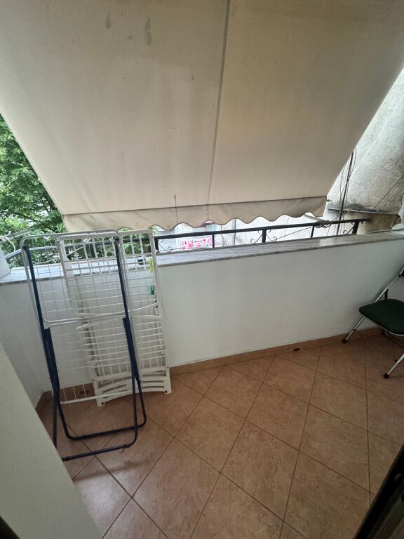 🏡 Jepet me qera apartament 2+1 në Myslym Shyr, pranë ish-Ekspozitës.
