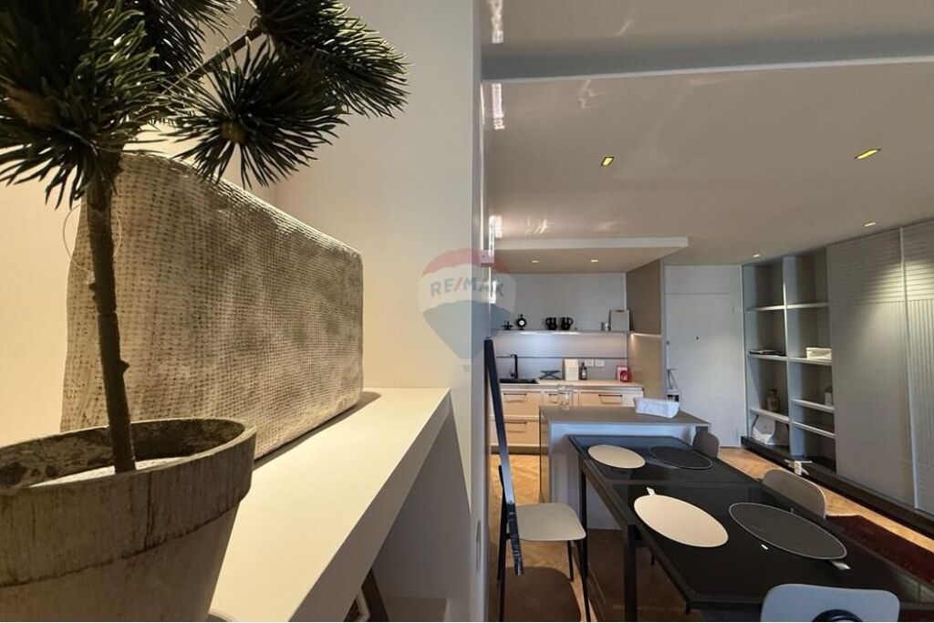 Ne shitje apartament luksoz 2+1 Rr.Elbasanit prane Ambasades Amerikane!