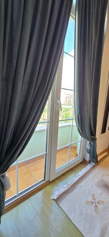 APARTAMENT 1+1, PRANE QENDRES