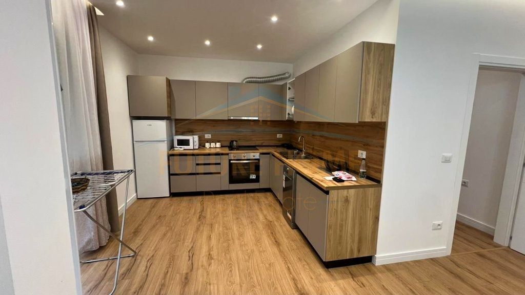 Qera, Apartament 2+1+2, Rruga 5 Maji, Tirane