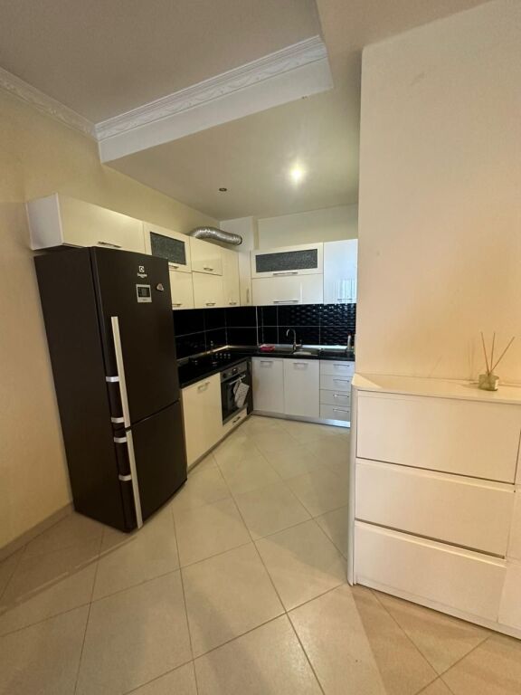 🏡 APARTAMENT ME QERA 1+1 – ASTIR, PRANË BAR OSLO