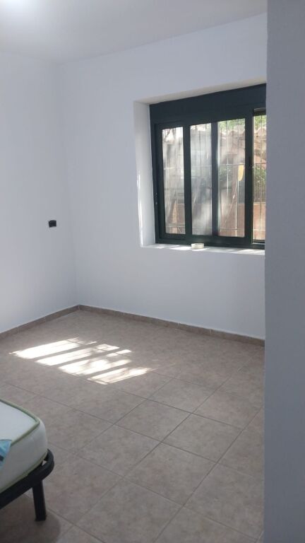 Affittasi appartamento 1+1 in una zona tranquilla e privata ad Ali Demi (vicino all'ex carcere femminile)
