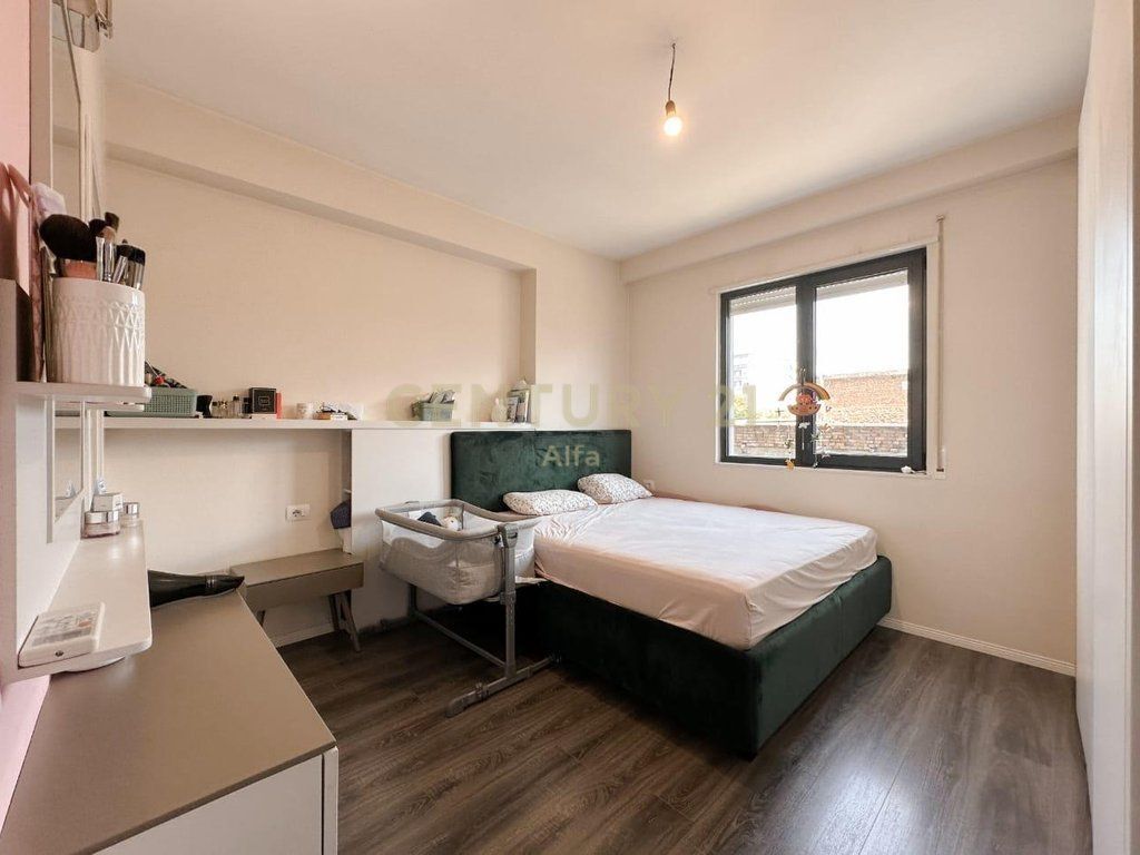 Apartament 2+1 per shitje perball UET me Porcelan