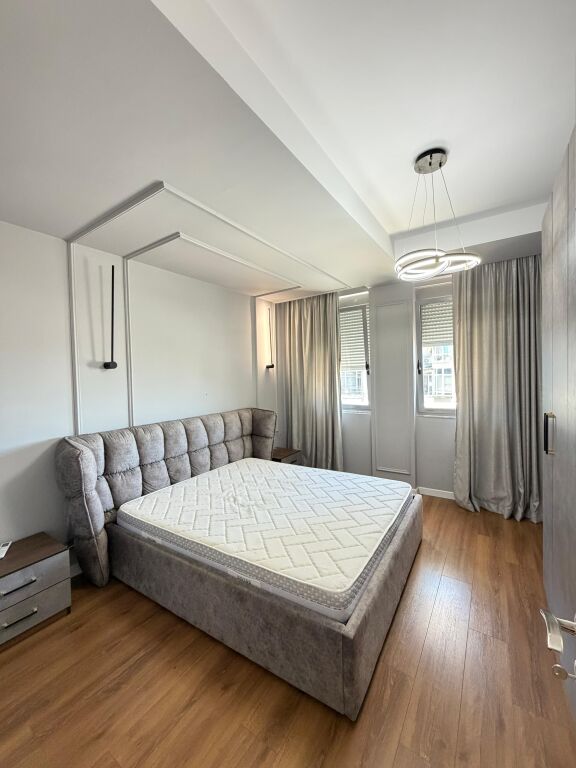 Qera apartament 2+1 , Perball kompleksi delijorgji rruga e kavajes