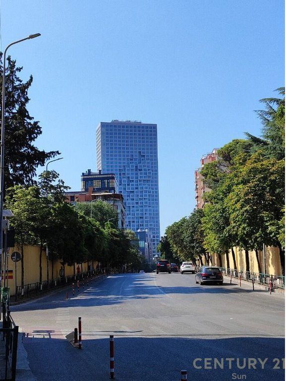 ATTIVITÀ BAR - LOUNGE VICINO ALLA STRADA PRINCIPALE IN VENDITA, STRADA DI ELBASAN, TIRANA!