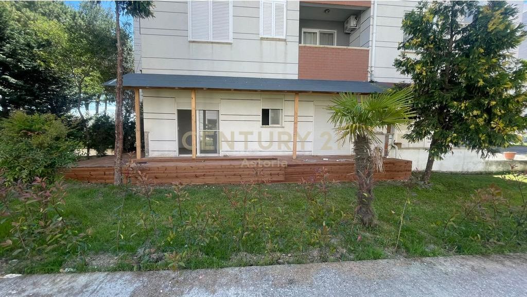 Appartamento con Veranda in Vendita vicino a Bellavista Resort, Qerret