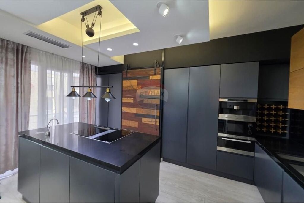 Jepet me Qira Apartament 2+1+2 te Kopështi Botanik