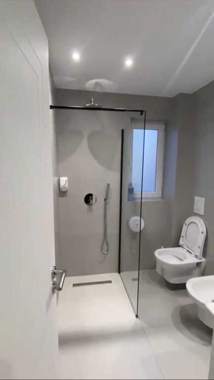 Bulevardi Zogu I,pas Ministrise se Drejtesise jepet me qera apartament 1+1,i mobiluar.55,000Leke