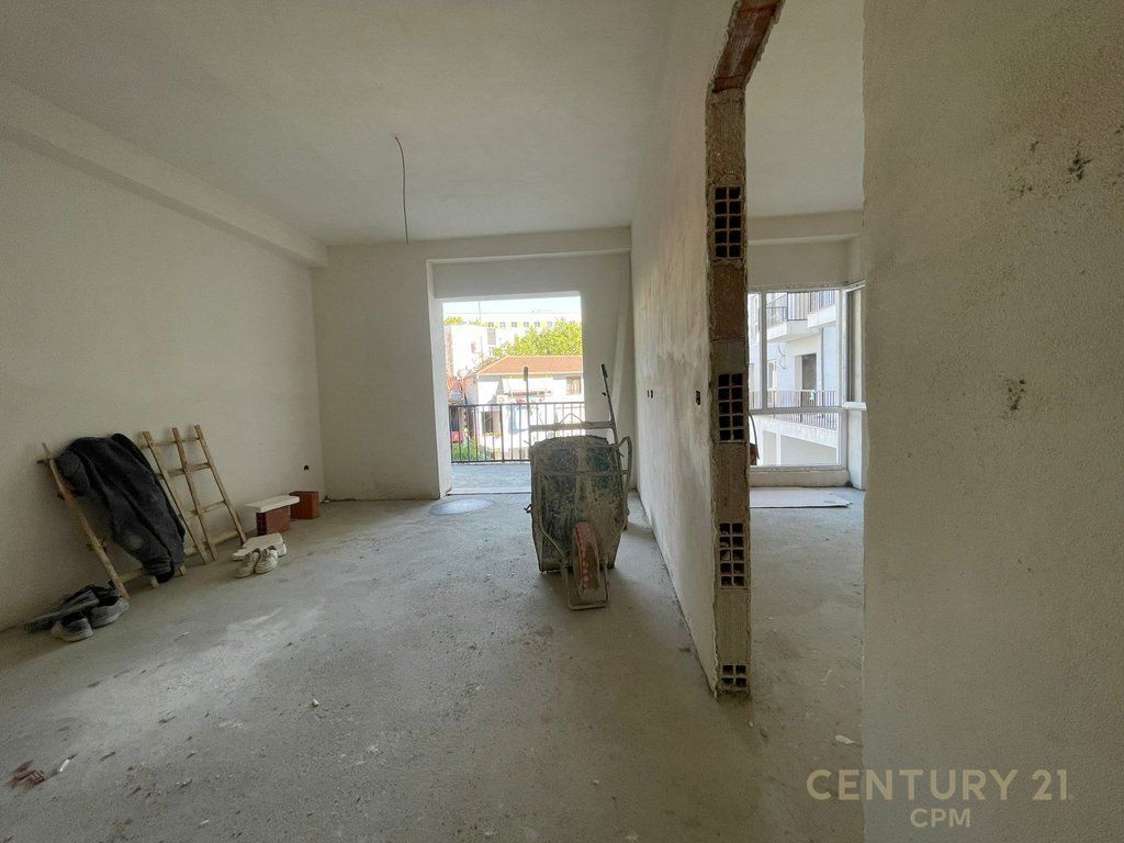 Apartment 1+1 + veranda for sale near Pharmacy 10!