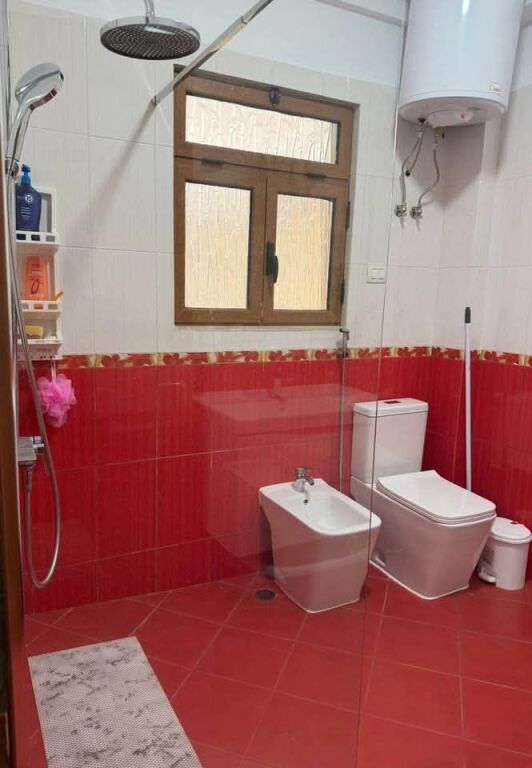 JEPET ME QERA 2+1 KATI 3 I NJE VILE + VEND PARKIMI - VILAT AMERIKANE, TIRANE