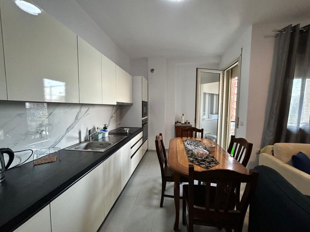 Apartment with garage for long term rent in Lungomare Vlore
