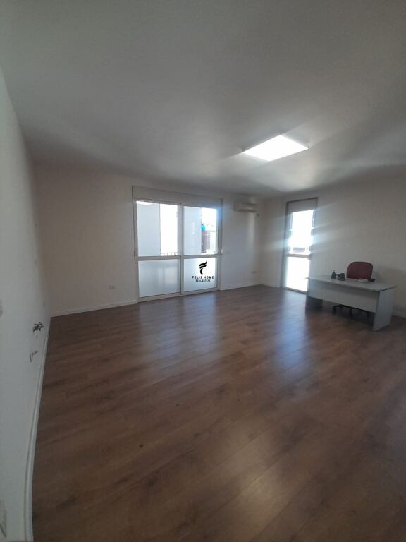UFFICIO IN AFFITTO 80 M2 VIA KAVAJES 70.000 LEKE FH-73008