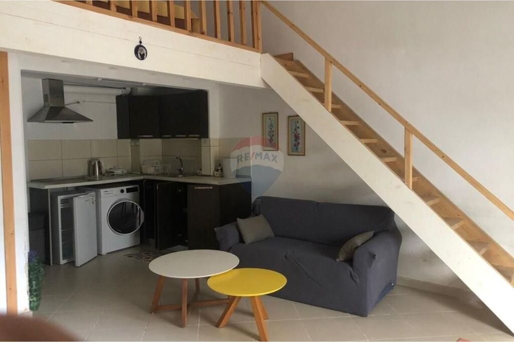 DUPLEKS NË SHITJE – LUNGOMARE, VLORË 🏡✨