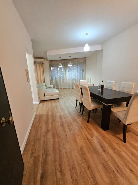 Shitet apartament  2 +1 ( Rruga Mine Peza)