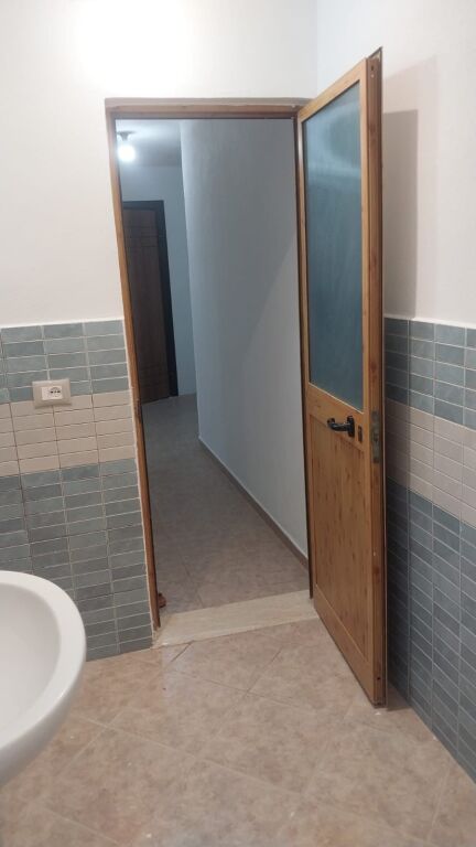 Affittasi appartamento 1+1 in una zona tranquilla e privata ad Ali Demi (vicino all'ex carcere femminile)
