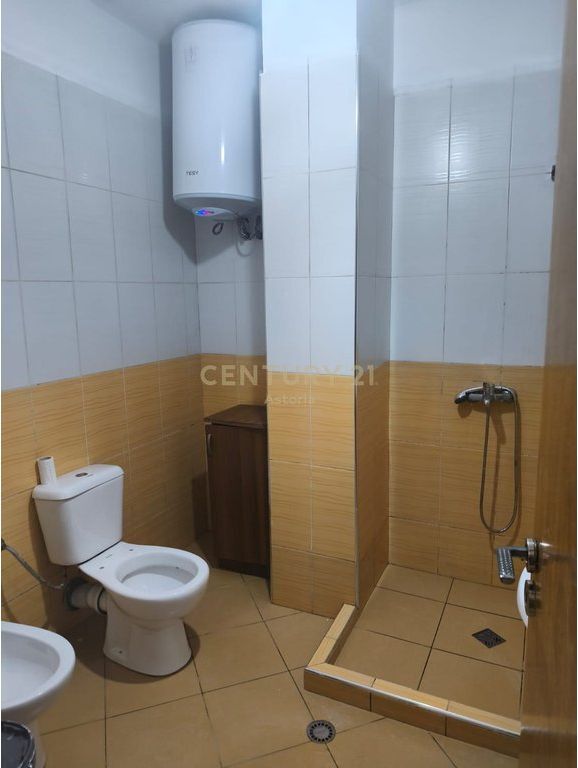 Shitet apartament 2+1 te 5 Maji