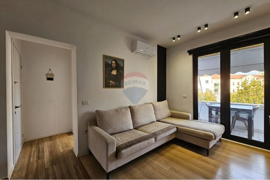Apartament - Për Shitje - Sheshi Adem Jashari, Tiranë