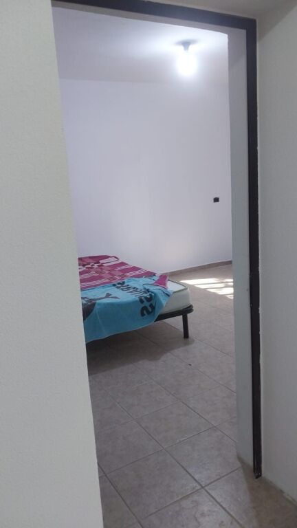 Affittasi appartamento 1+1 in una zona tranquilla e privata ad Ali Demi (vicino all'ex carcere femminile)
