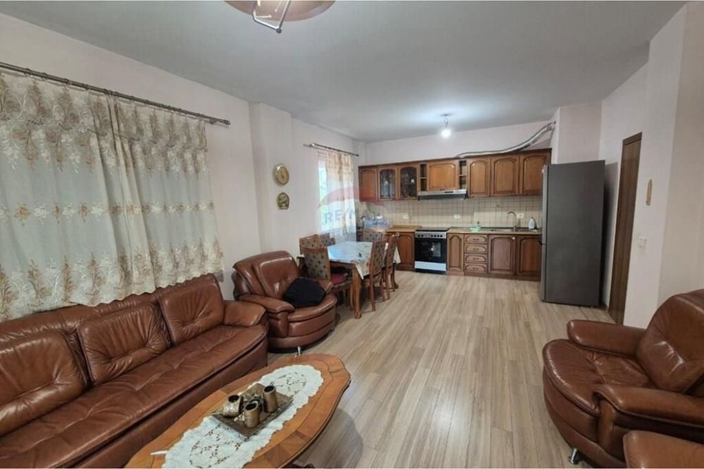 Apartament 2+1 me qira te KOMUNA PARISIT