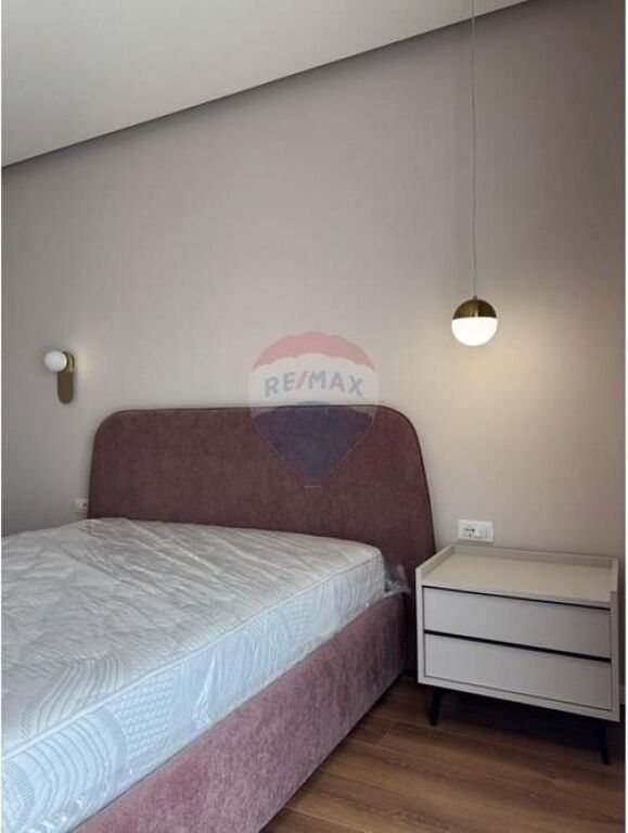 Apartment 1+1+ parking space for rent near the Red School .