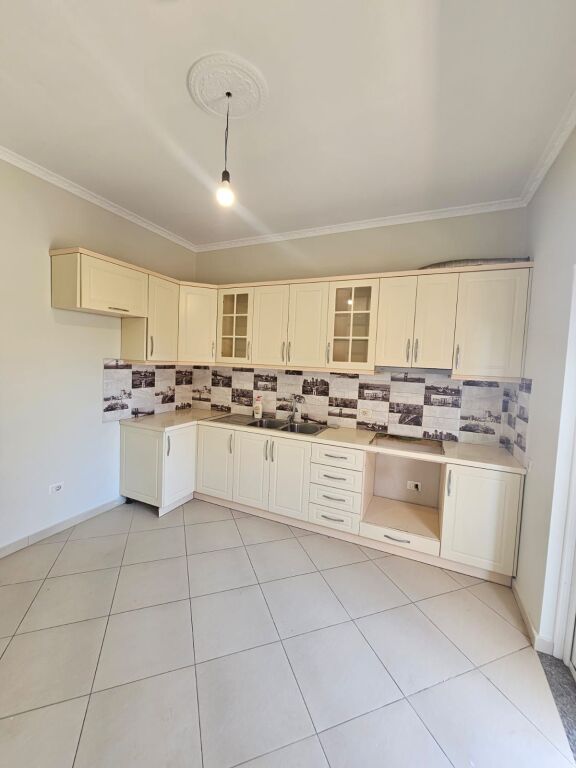 JEPET ME QERA SUPER APARTAMENT 2+1 NE ISH KËNETË DURRËS