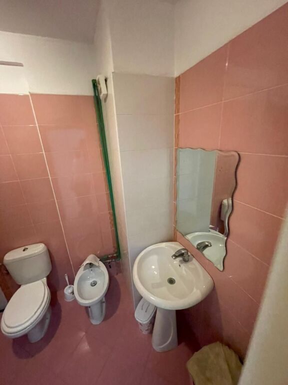 Shitet , Apartament 2+1 Pas Grand Gallery, Tiranë.