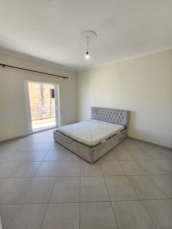 JEPET ME QERA SUPER APARTAMENT 2+1 I MOBILUAR  NE ISH KËNETË DURRËS